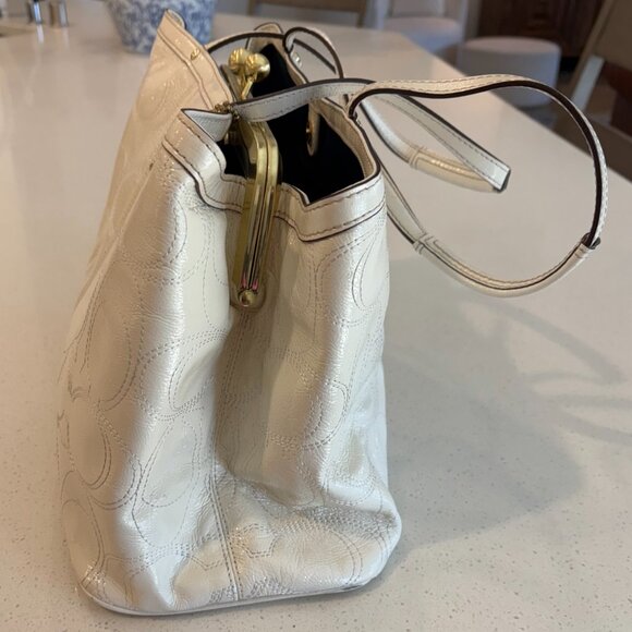 Authentic Signature Coach Ivory Patent Leather Tote Bag - Picture 2 of 12